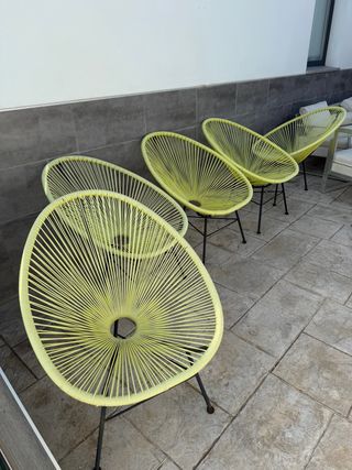 5 sillas de jardín amarillas
