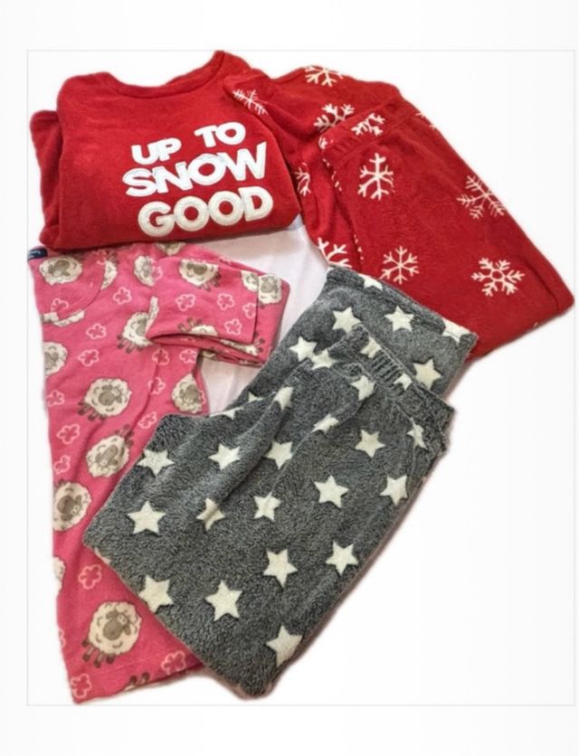 3 Pijamas Niñ@: Rojo, Rosa, gris con estrellas.