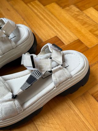 Sandalias Zara plataforma blancas-negras 40
