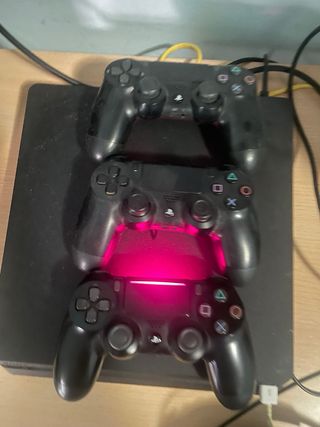PS4 (PlayStation 4) nera
Include GTA 5