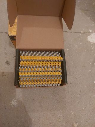 Clavos Dewalt 30mm x 2.6mm (x2000)