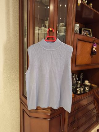 Jersey azul cuello alto sin mangas