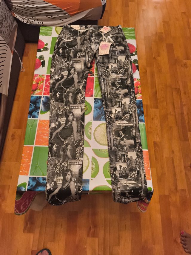 Pantalones push up grises y negros