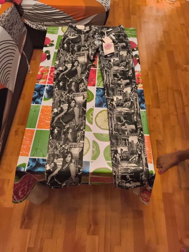 Pantalones push up grises y negros