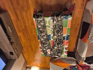 Pantalones push up grises y negros