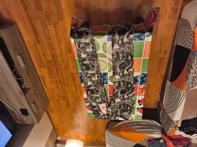 Pantalones push up grises y negros