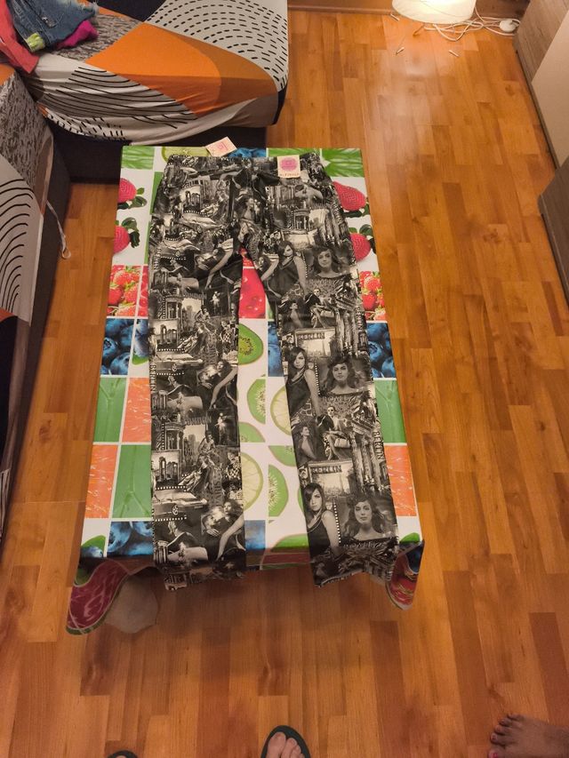 Pantalones push up grises y negros