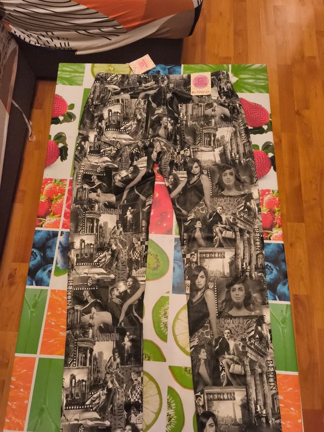 Pantalones push up grises y negros