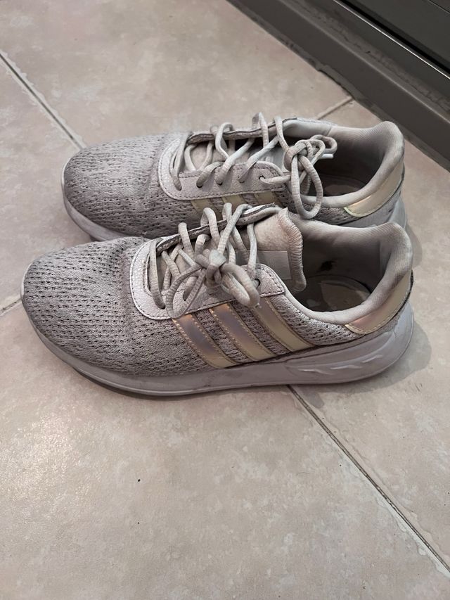 Zapatillas Adidas mujer beige/blancas