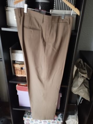 Pantalón vestir beige hombre