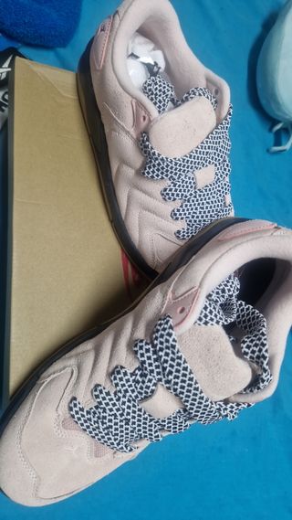 Zapatillas beige y rosa