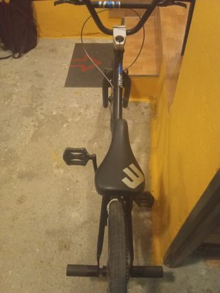 BMX negra para niños