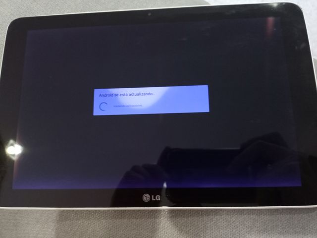 Tablet LG V700 - Blanca y Negra