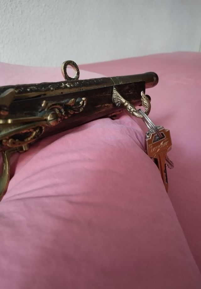 Pistola decorativa antigua colgador de llaves