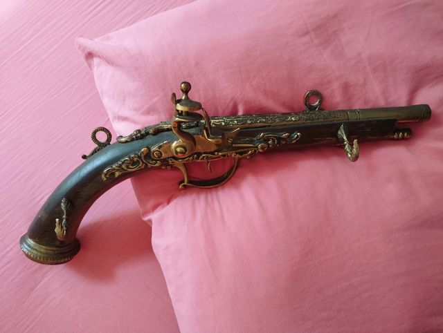 Pistola decorativa antigua colgador de llaves