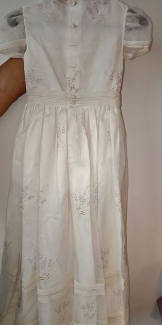 Vestido comunión niña blanco roto.
