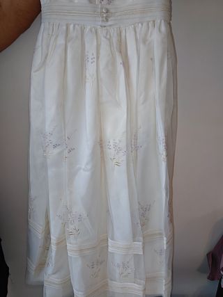 Vestido comunión niña blanco roto.
