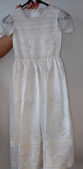 Vestido comunión niña blanco roto.
