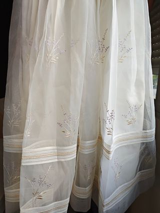 Vestido comunión niña blanco roto.
