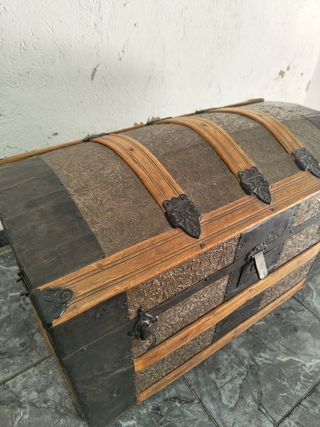 Baúl antiguo madera restaurado