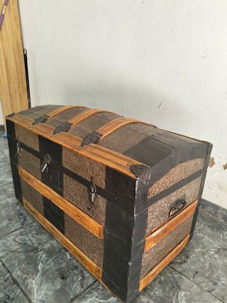 Baúl antiguo madera restaurado