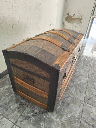 Baúl antiguo madera restaurado