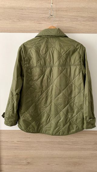 Chaqueta ONLY verde oliva acolchada