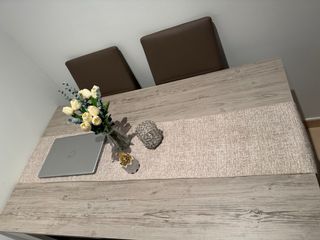 Mesa comedor 
(SILLAS NO INCLUIDAS)