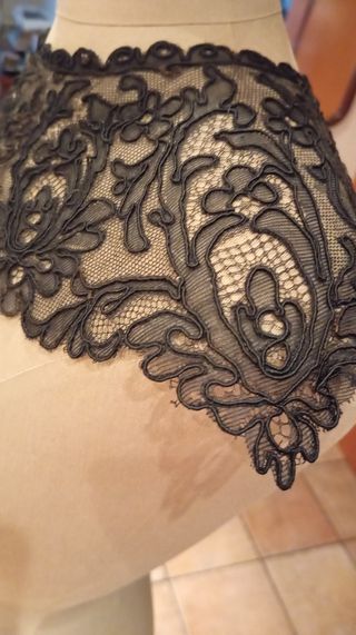 Cuello de encaje antiguo