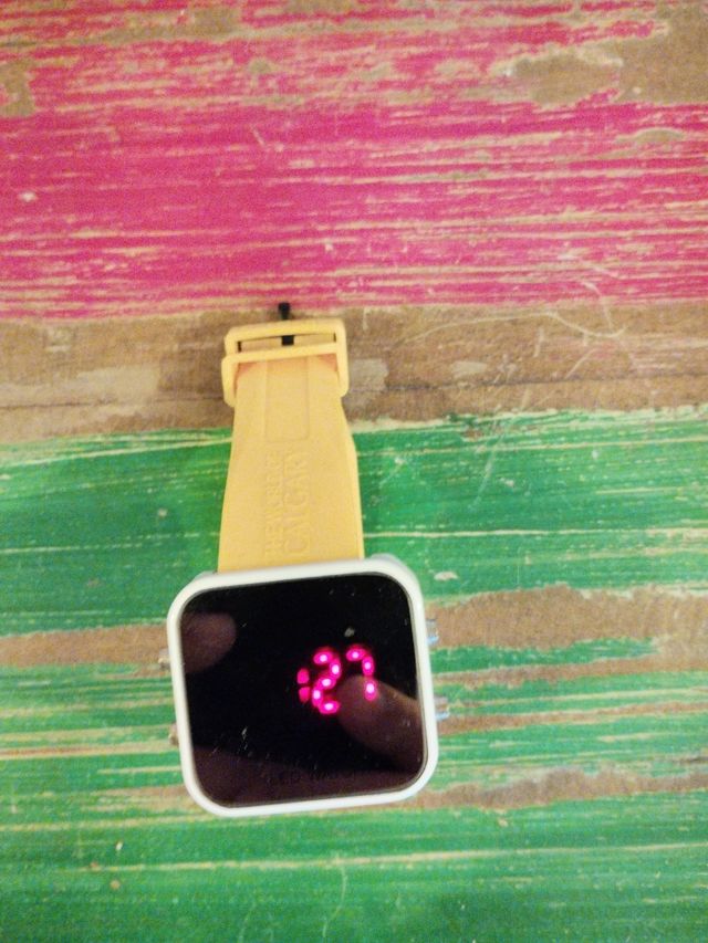 Reloj LED espejo - Amarillo