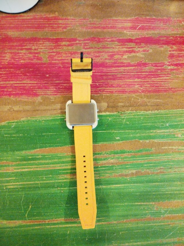 Reloj LED espejo - Amarillo