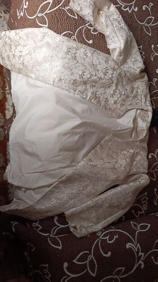 Chaqueta beige con flores