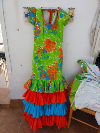 Trajes y faldas flamencas multicolor