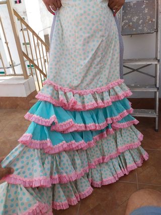 Trajes y faldas flamencas multicolor