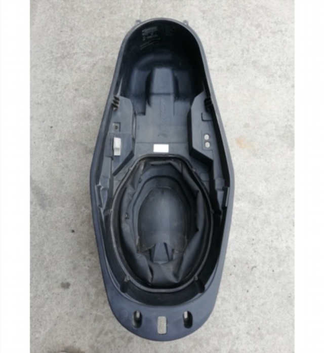 BAUL ASIENTO CON MECANISMO Y LUZ BMW C400X