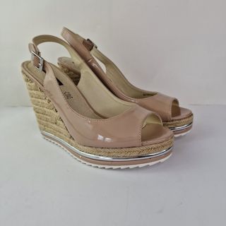 Sandalias cuña Mustang Charol Nude 39