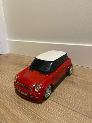 Coches y avión de juguete