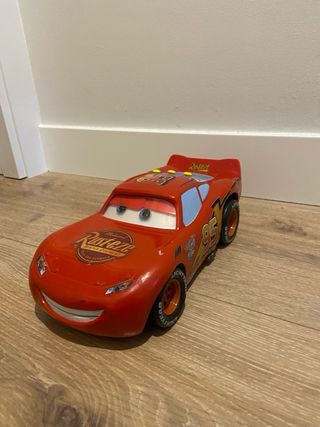 Coches y avión de juguete