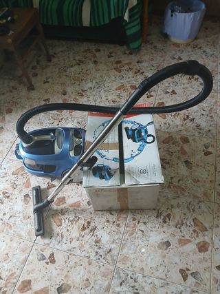 Aspiradora Ufesa AP8120 Agua+HEPA (ideal alérgias)