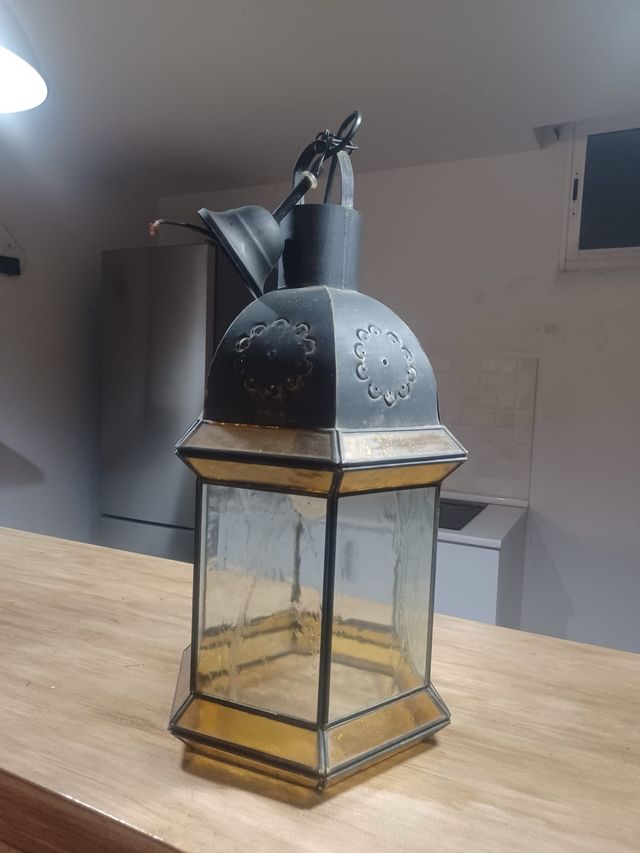 Farolillo antiguo de metal y cristal