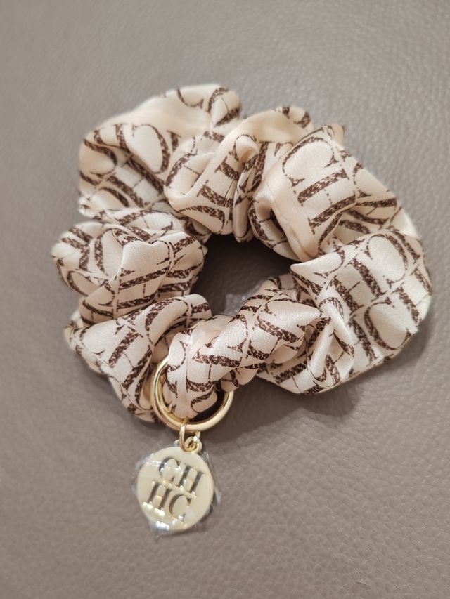 Coletero goma pelo Carolina Herrera