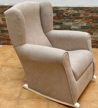 Sillón mecedora beige. A ESTRENAR!