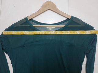 Top Zara semitransparente verde botella