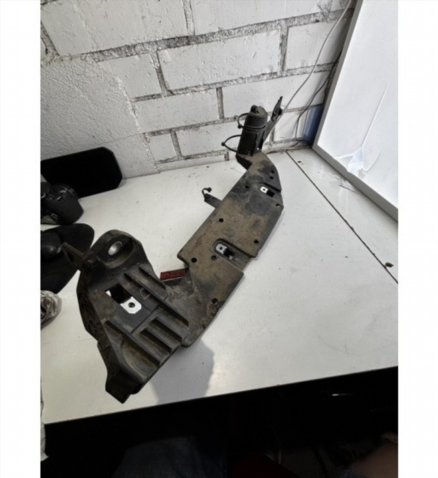 SOPORTE CARENADO IZQ. BMW C400X