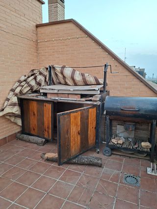 Barbacoa exterior hierro y madera