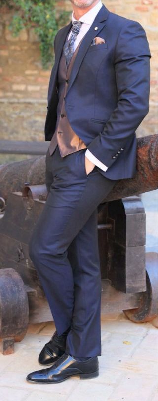 Traje Roberto Vicentti azul marino.

