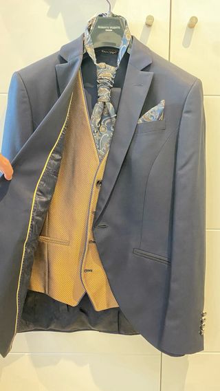 Traje Roberto Vicentti azul marino.

