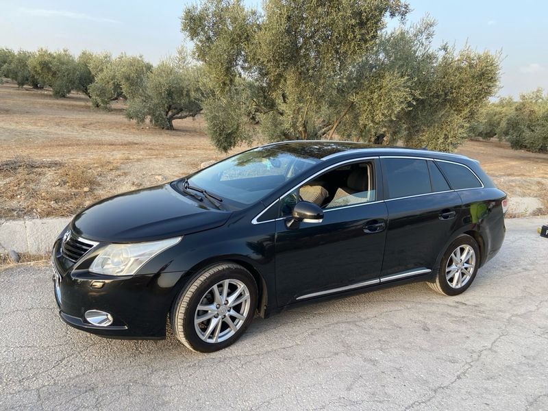 Toyota Avensis 2010 - foto 1