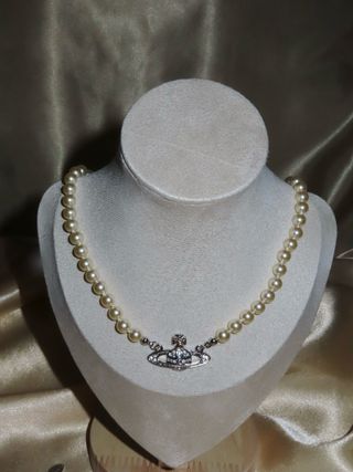 Vivienne Westwood: Collar, pulseras y pendientes