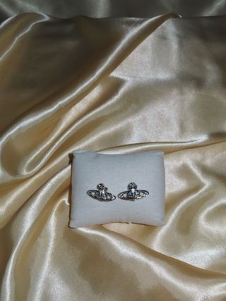 Vivienne Westwood: Collar, pulseras y pendientes